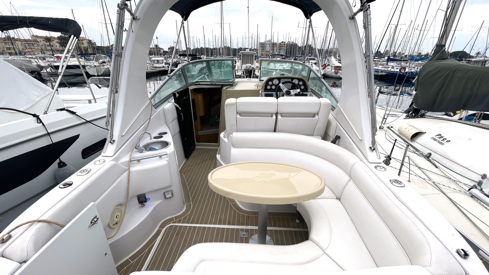 FOUR WINNS - 258 VISTA à vendre