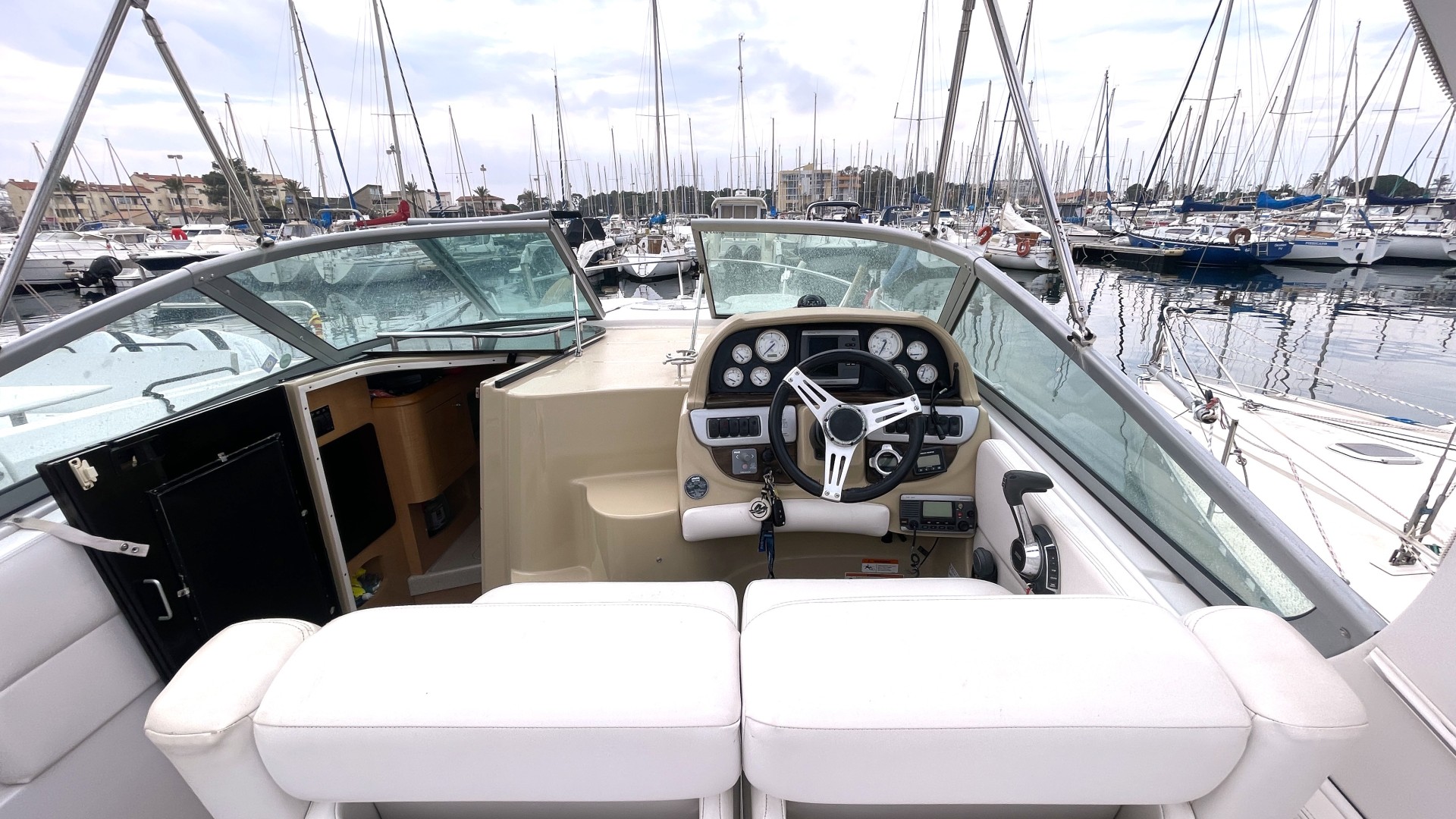 FOUR WINNS - 258 VISTA à vendre