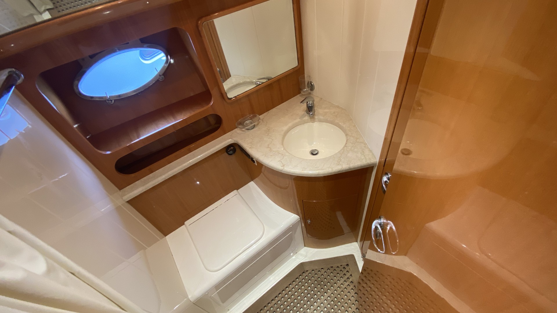 UNIESSE - 42 à vendre