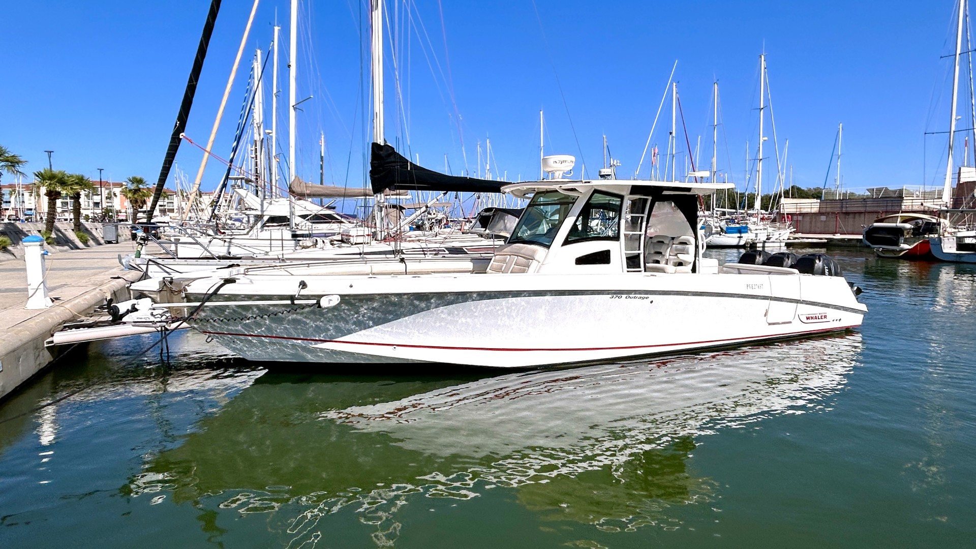 BOSTON WHALER - 370 OUTRAGE à vendre