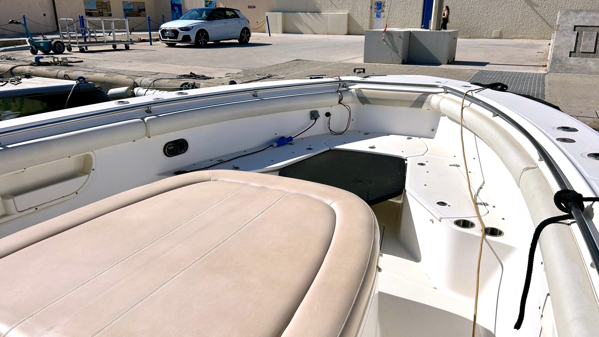BOSTON WHALER - 370 OUTRAGE à vendre