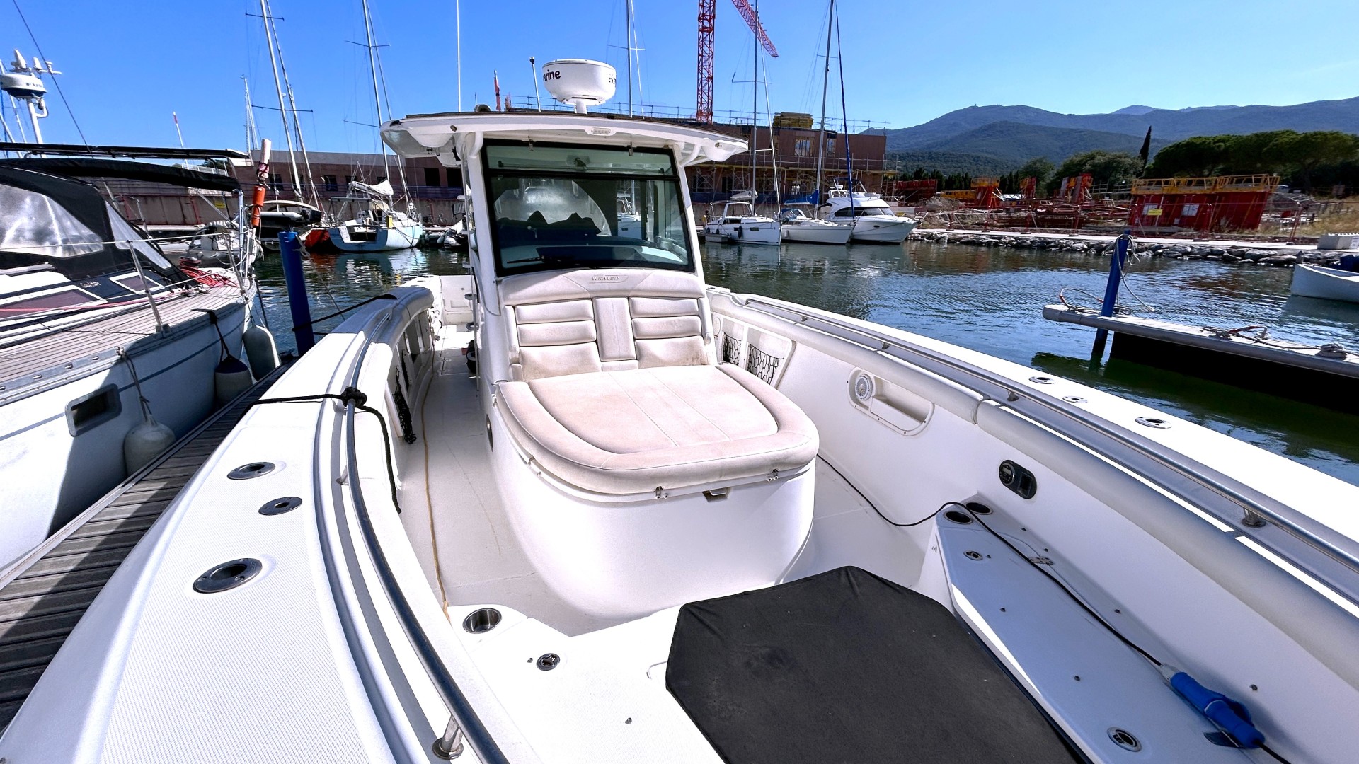 BOSTON WHALER - 370 OUTRAGE à vendre