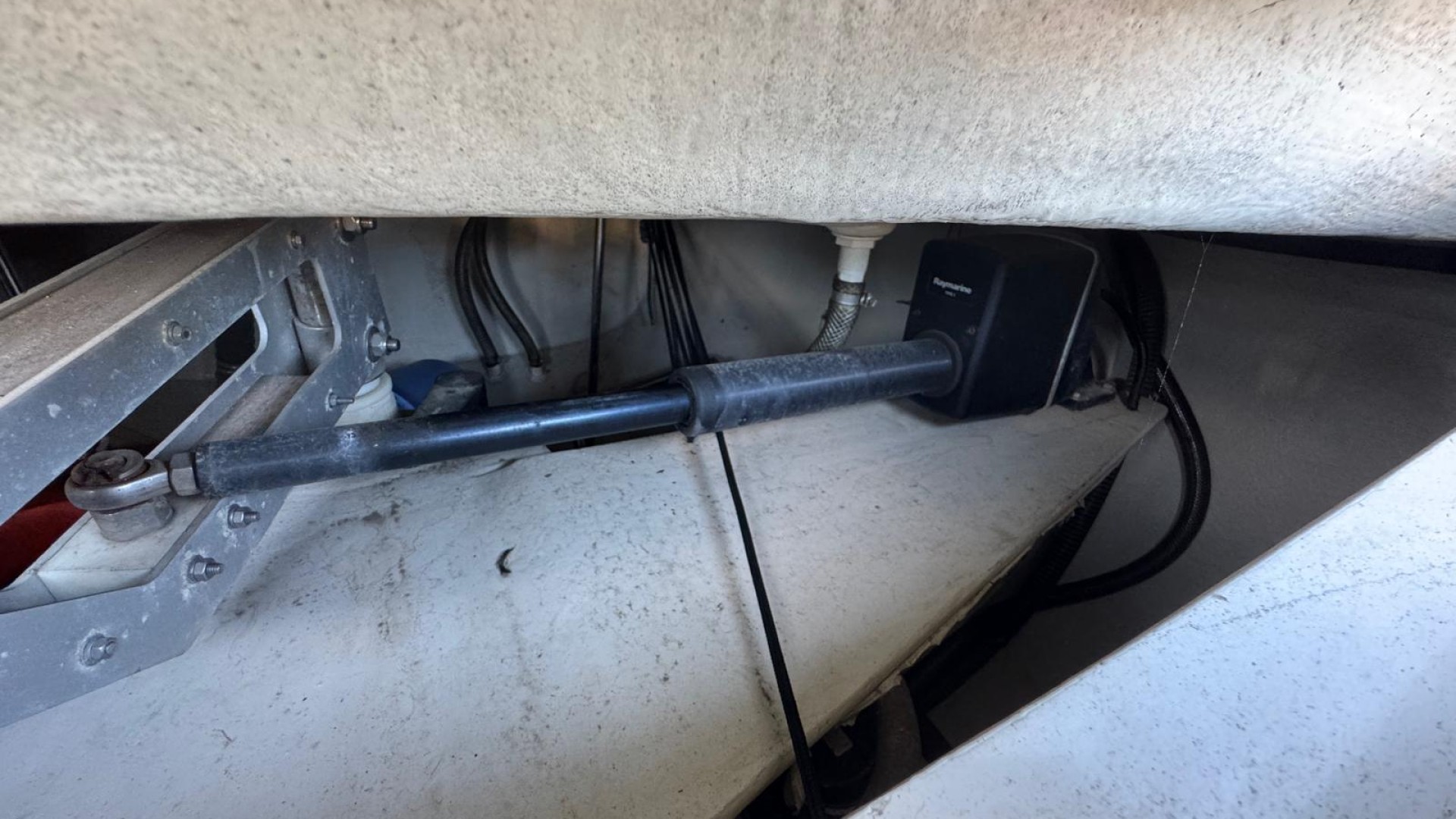 LATITUDE 46 - TOFINOU 9.50 à vendre