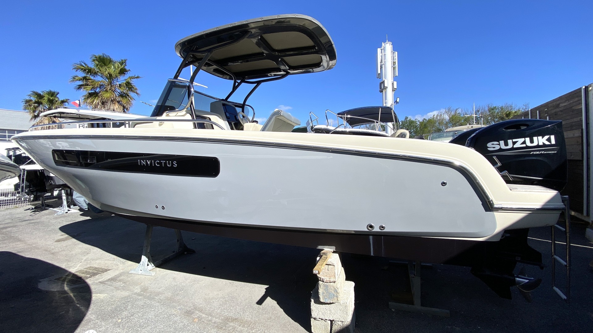 INVICTUS - 270 CX à vendre