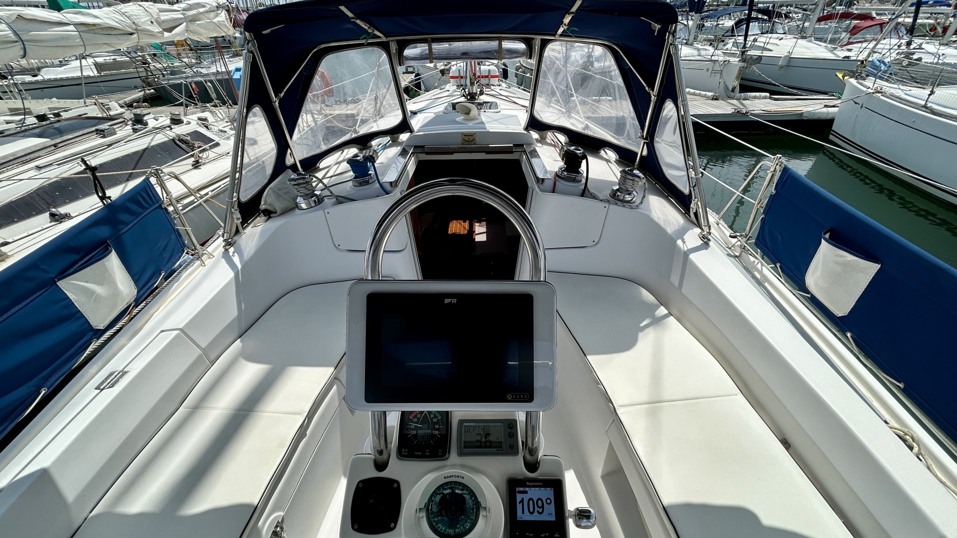 HUNTER MARINE - 356 à vendre