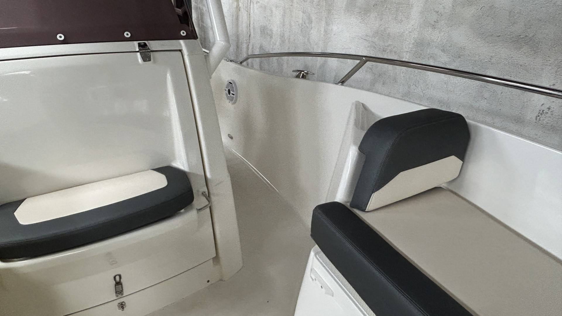 WHITE SHARK - 240CC à vendre