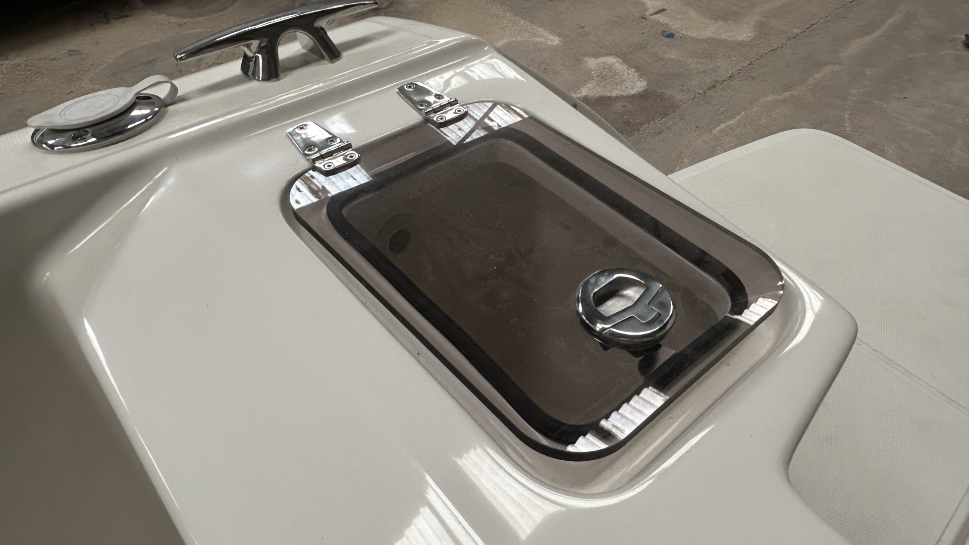 WHITE SHARK - 240CC à vendre