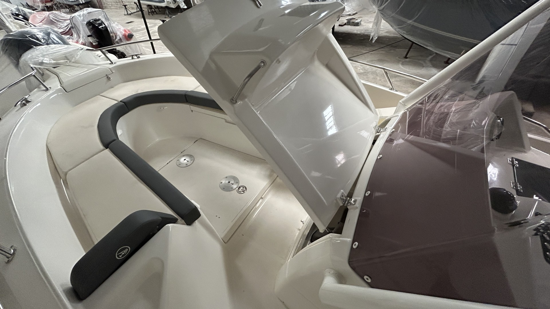 WHITE SHARK - 240CC à vendre