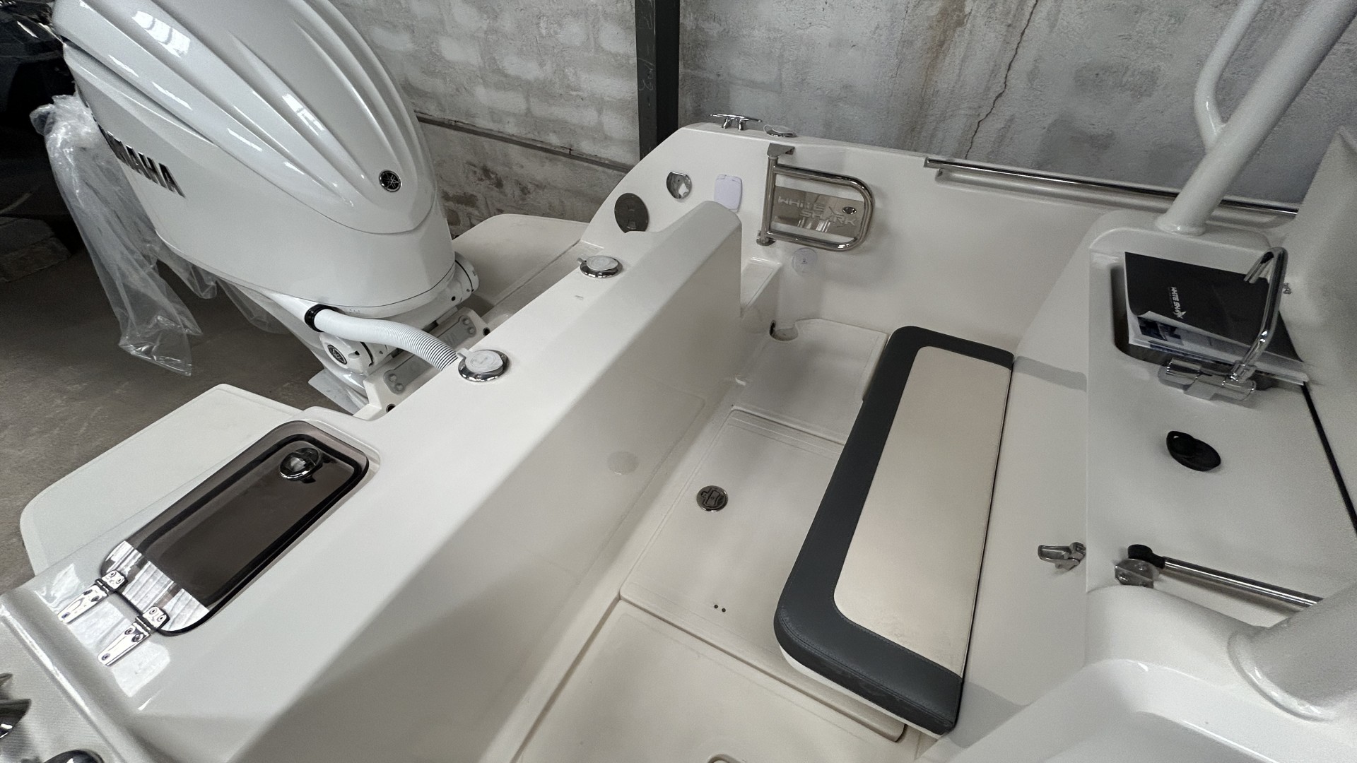 WHITE SHARK - 240CC à vendre