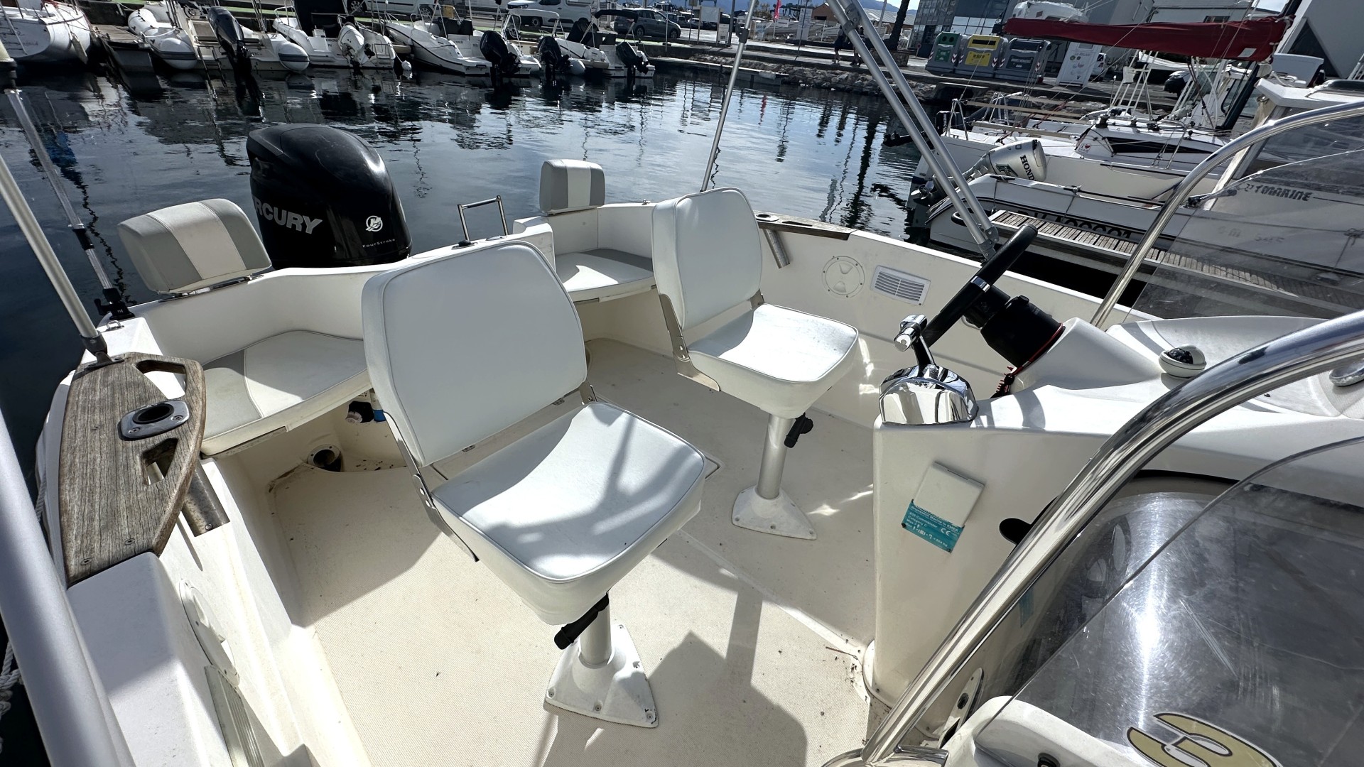 QUICKSILVER - 635 COMMANDER à vendre