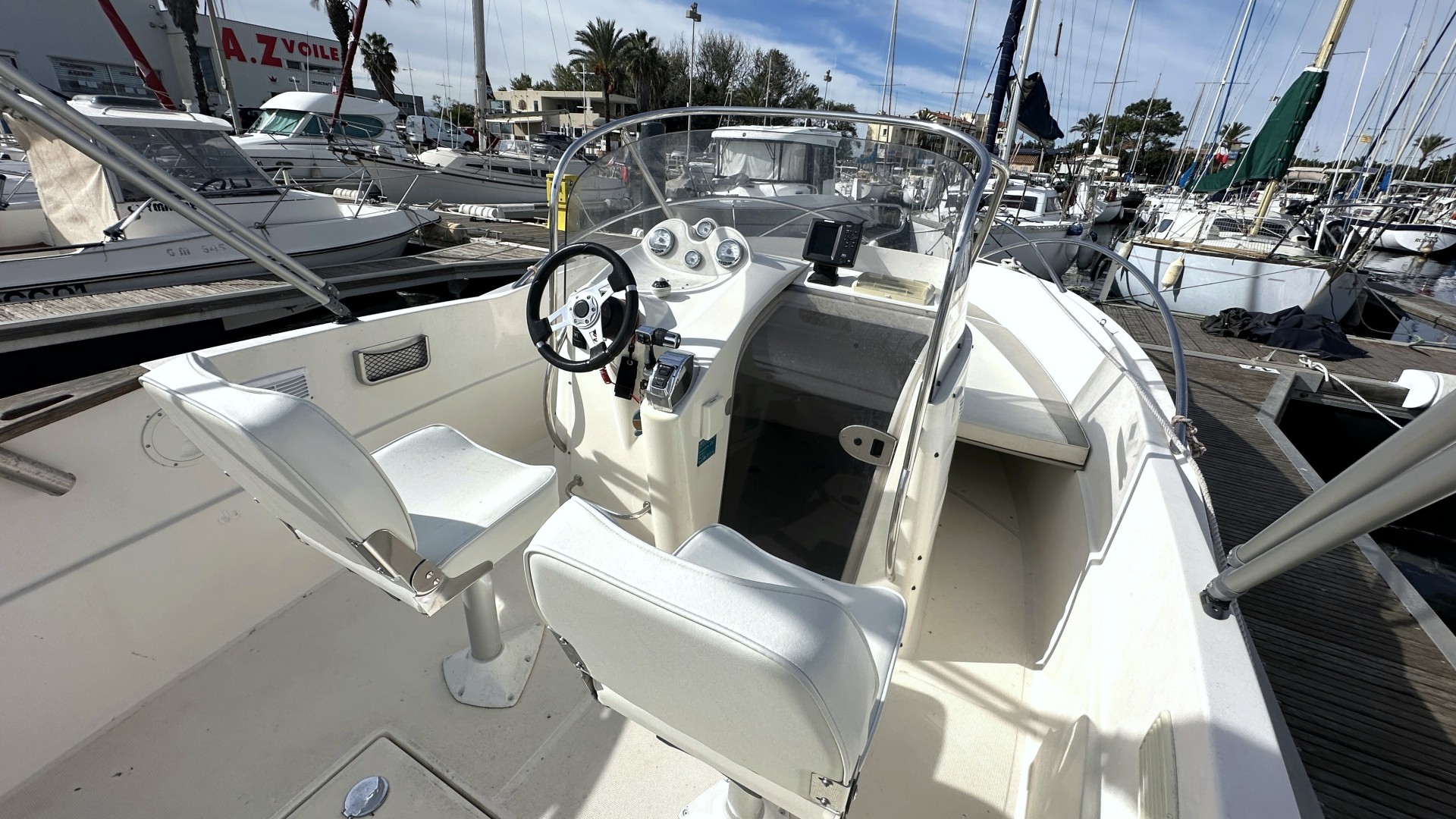 QUICKSILVER - 635 COMMANDER à vendre