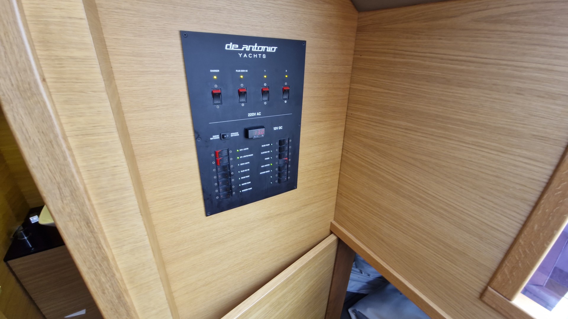 DE ANTONIO YACHTS - D33 CRUISER à vendre