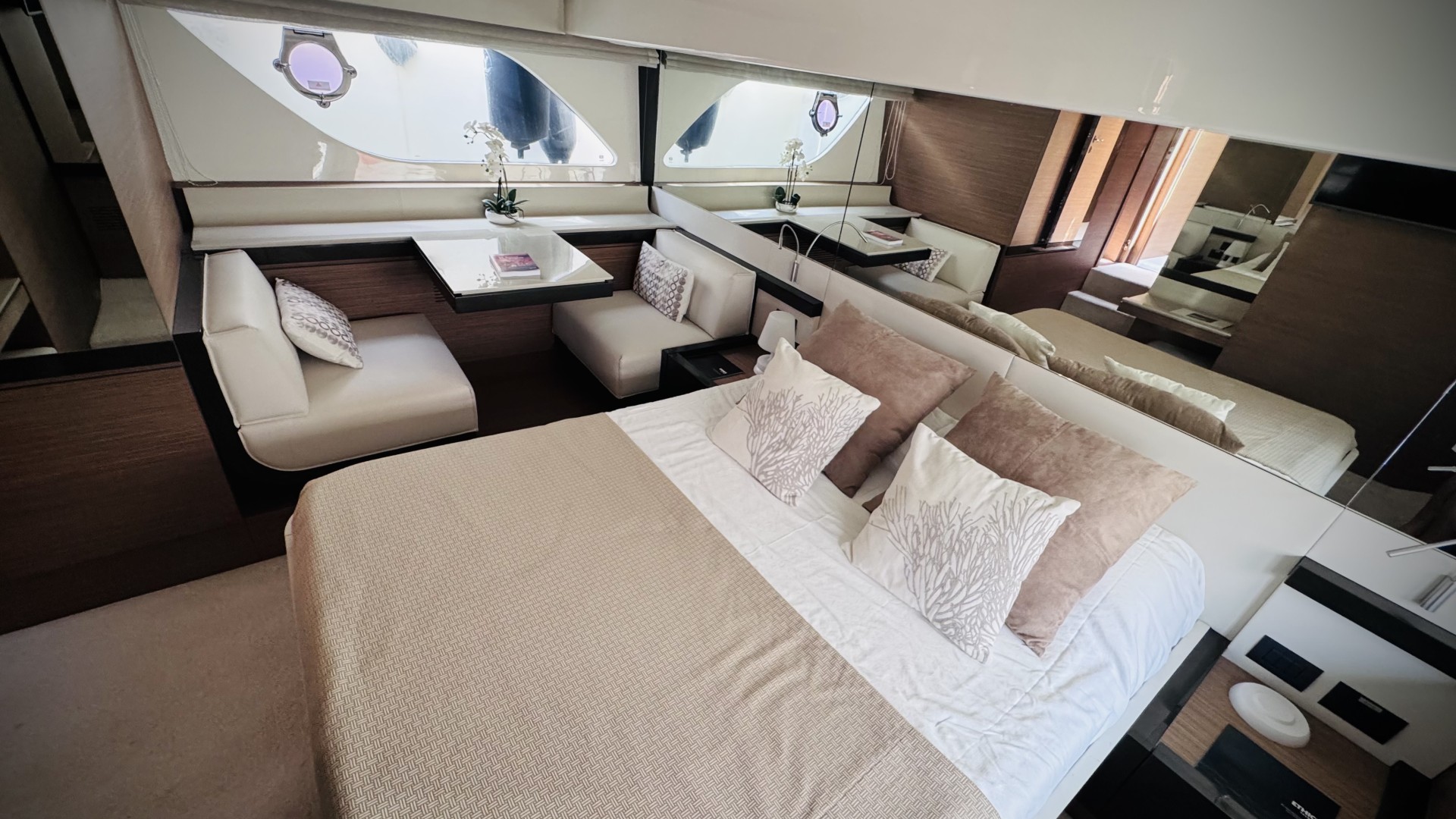 FERRETTI - 550 à vendre