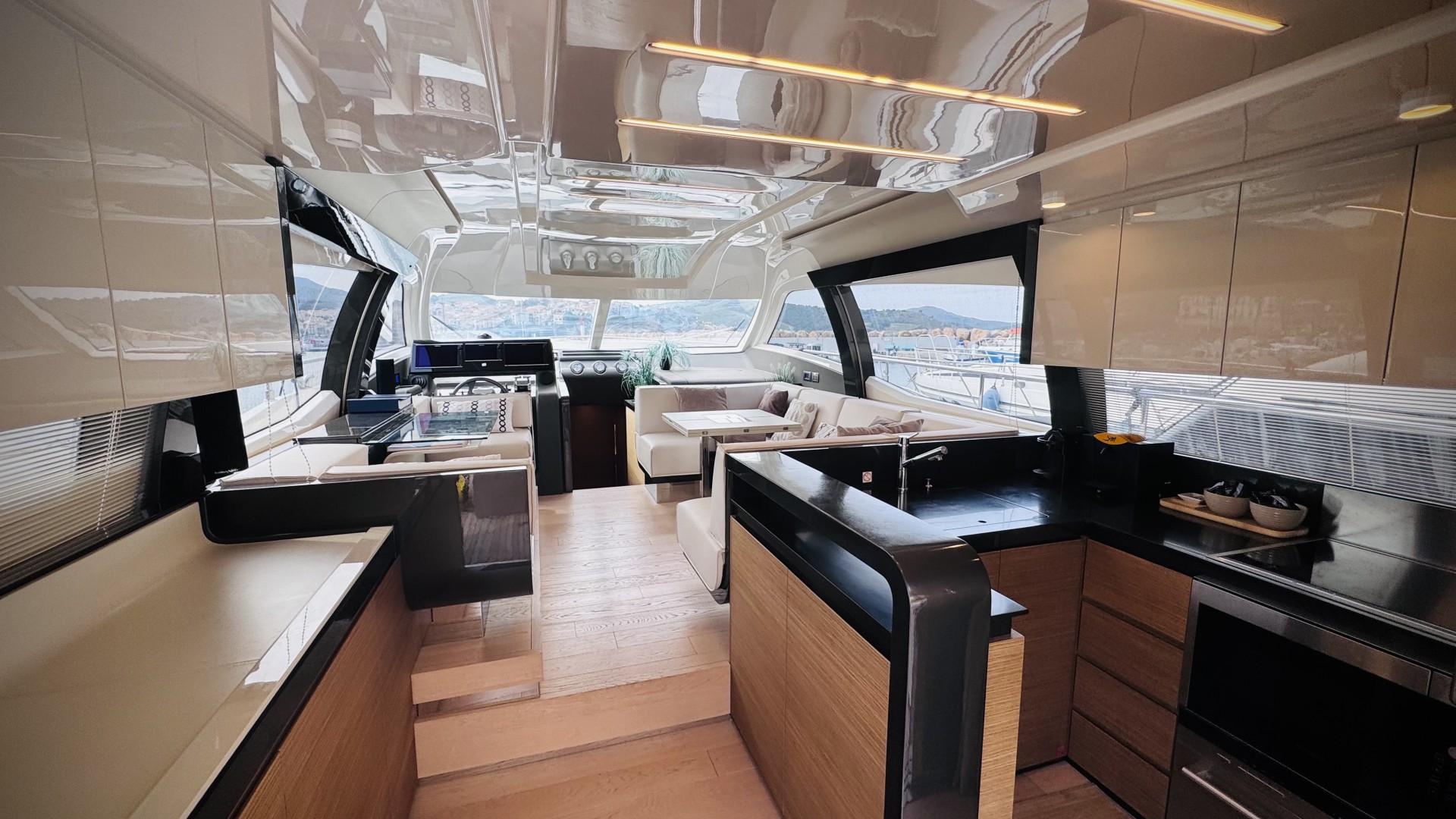 FERRETTI - 550 à vendre