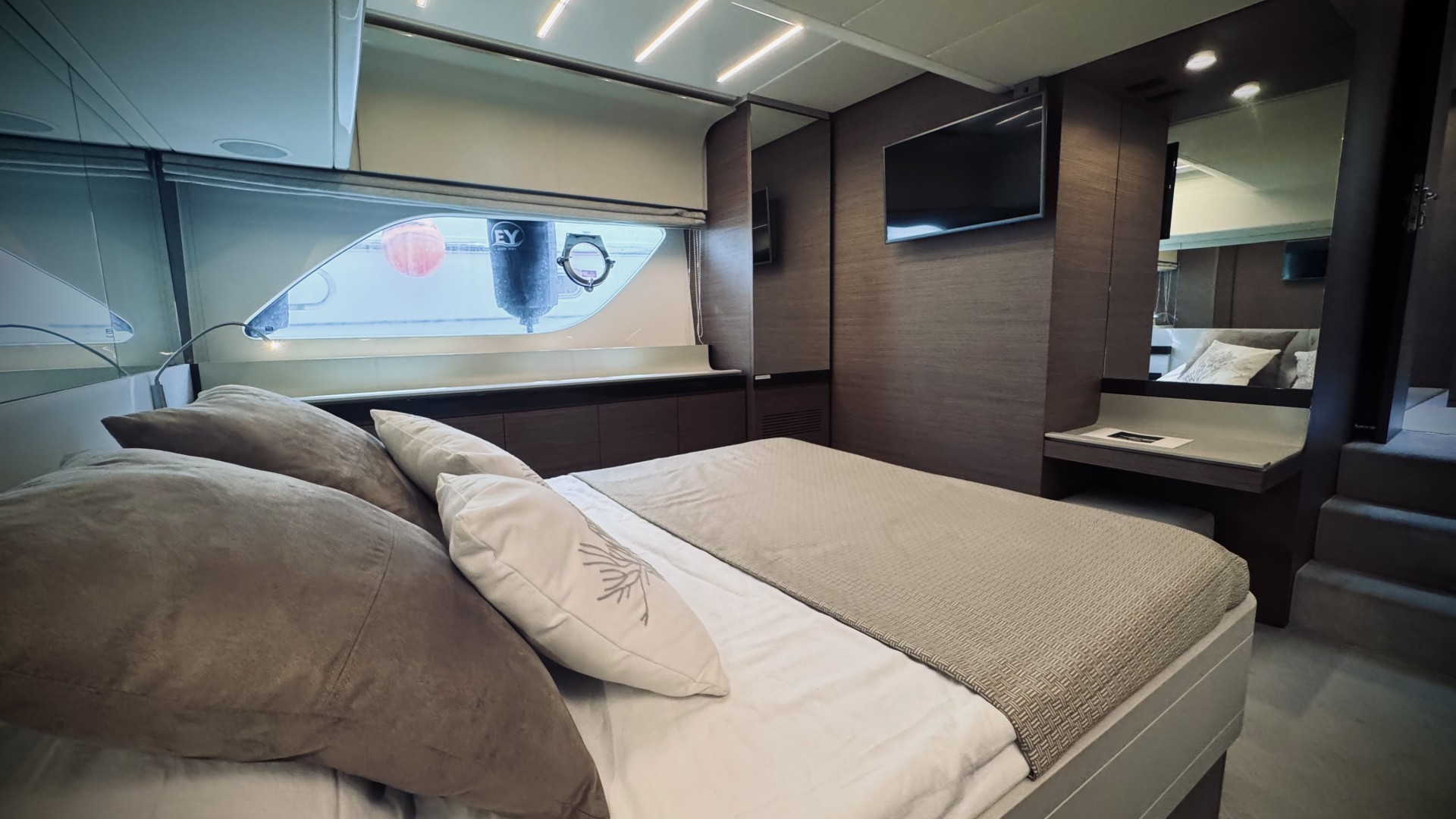 FERRETTI - 550 à vendre