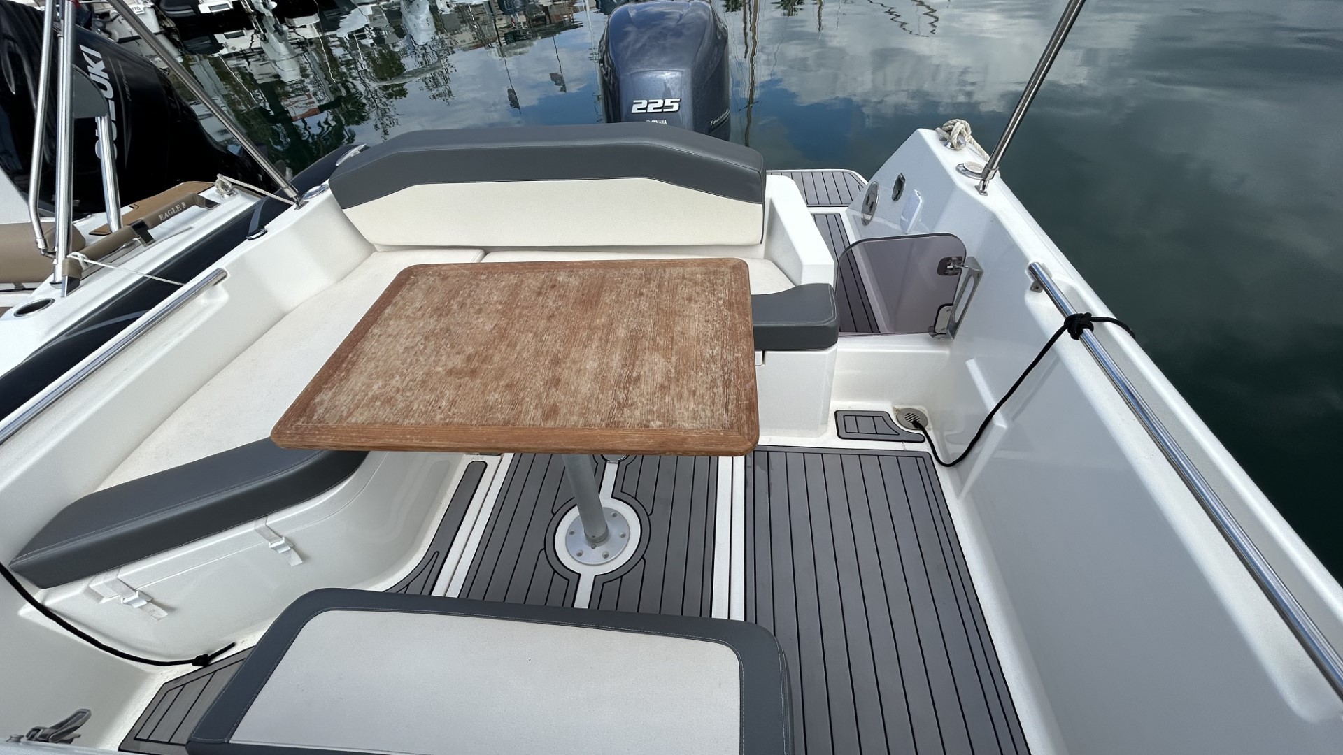 WHITE SHARK - 240 SC à vendre