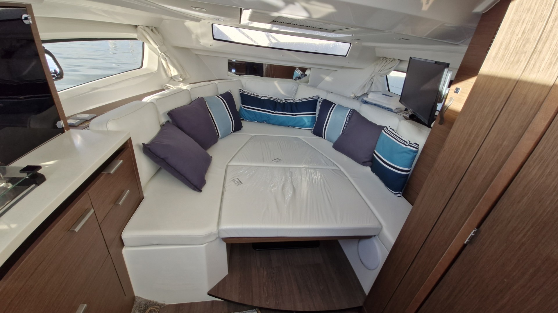 JEANNEAU - CAP CAMARAT 10.5 WA à vendre