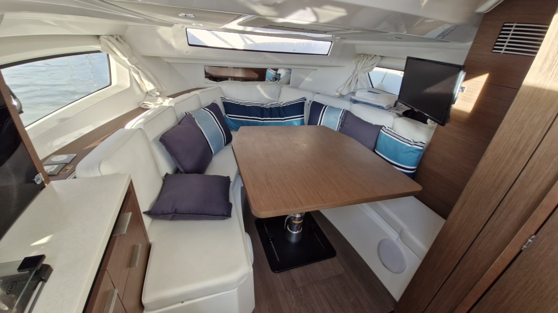 JEANNEAU - CAP CAMARAT 10.5 WA à vendre