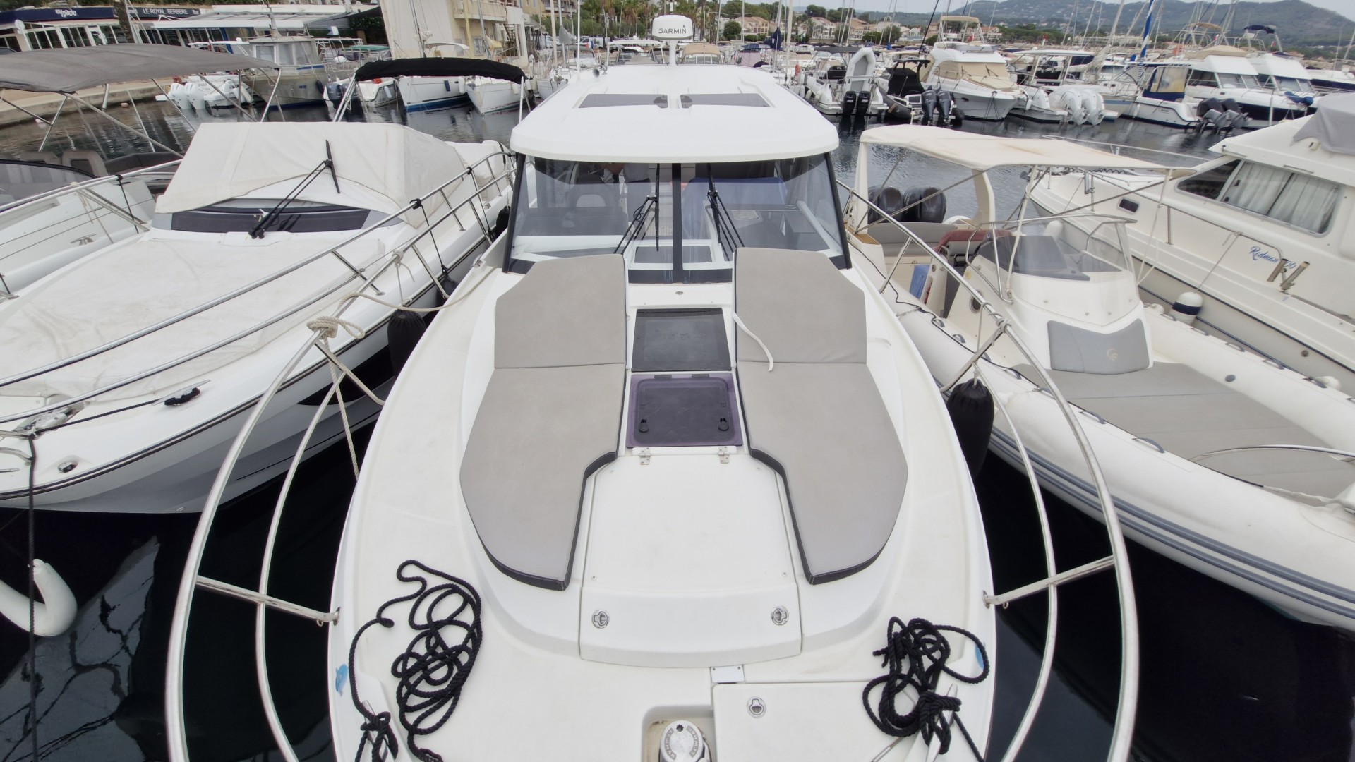 JEANNEAU - MERRY FISHER 10.95 à vendre