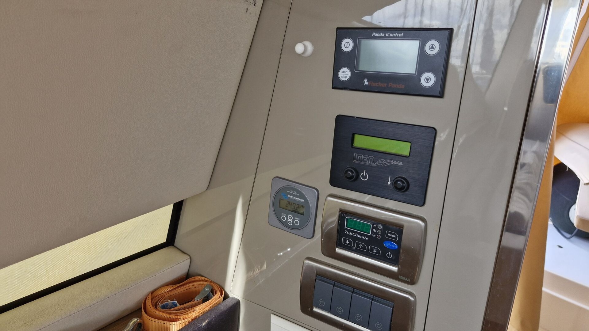 QUEENS - 54 à vendre