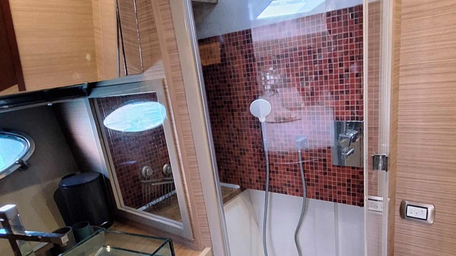 QUEENS - 54 à vendre