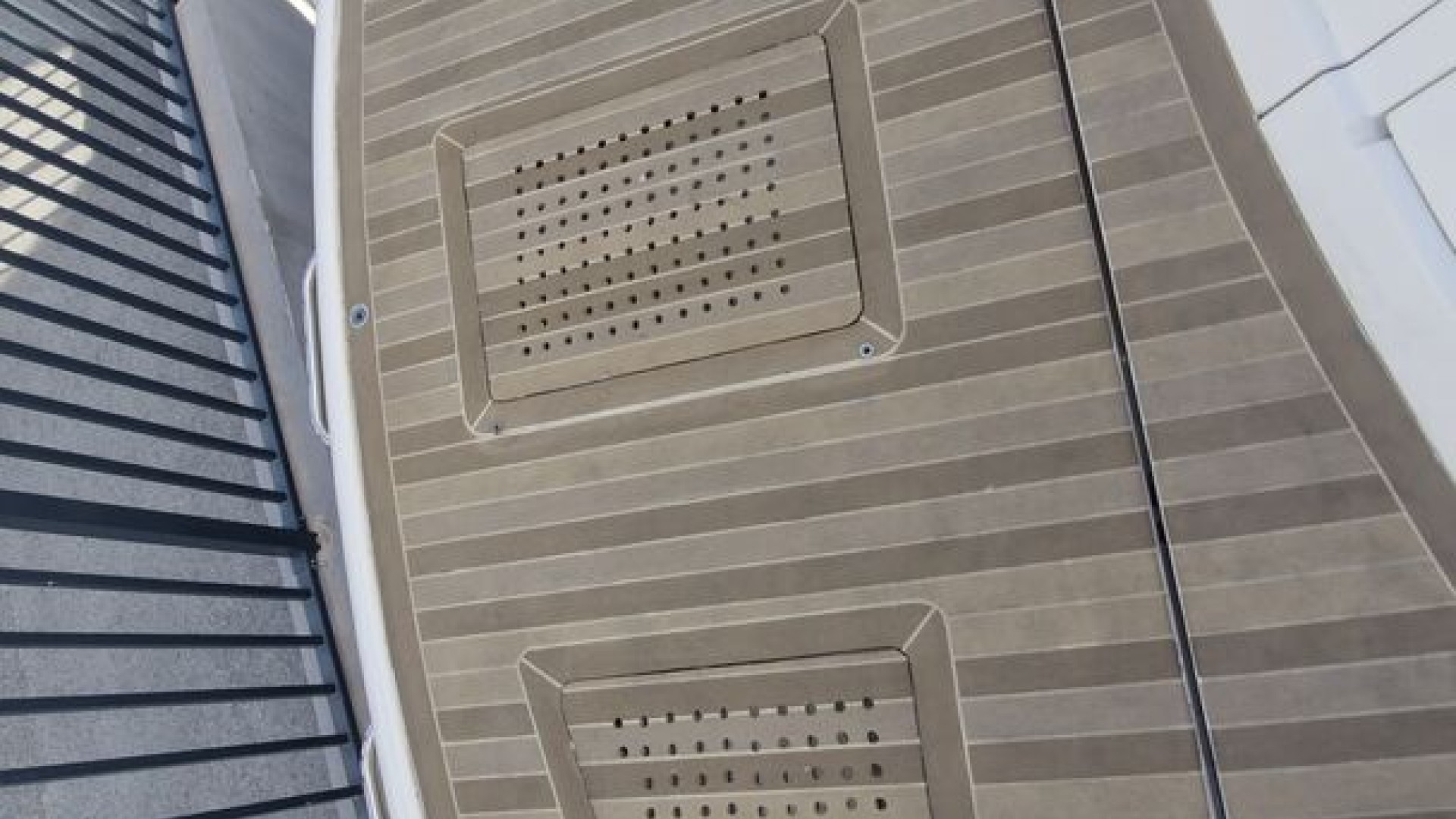 QUEENS - 54 à vendre