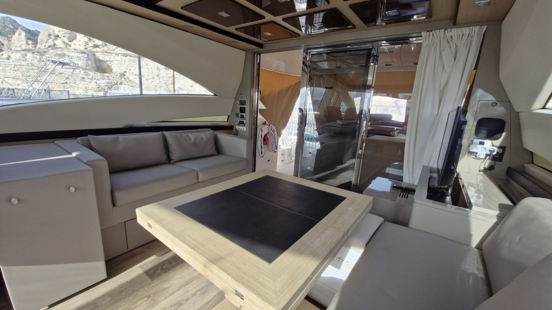 QUEENS - 54 à vendre