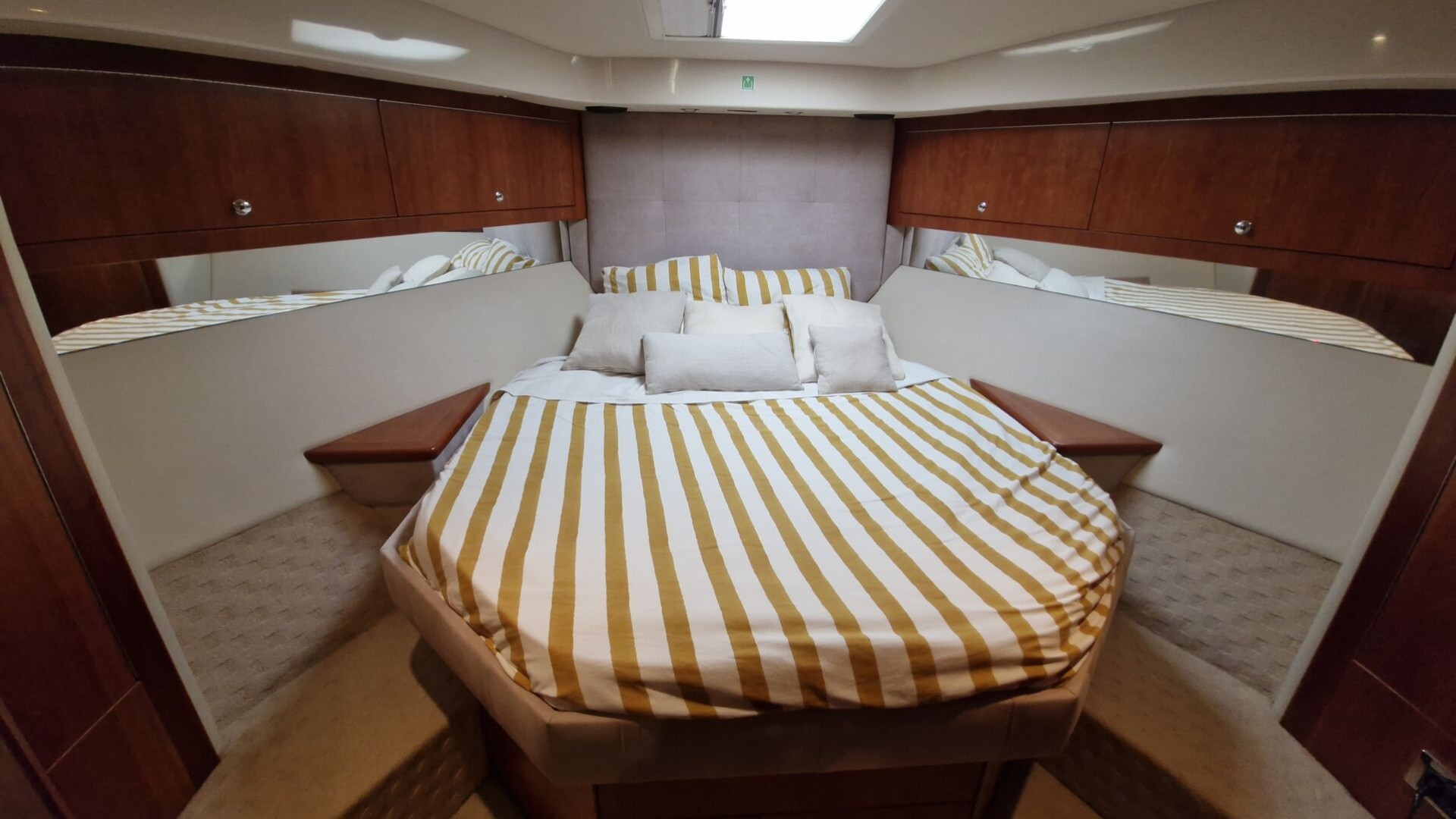 RIVIERA MARINE - 58 FLY à vendre