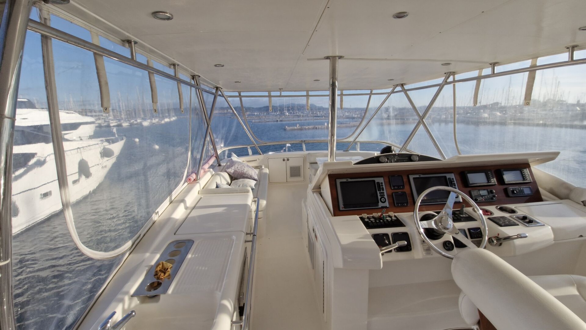 RIVIERA MARINE - 58 FLY à vendre