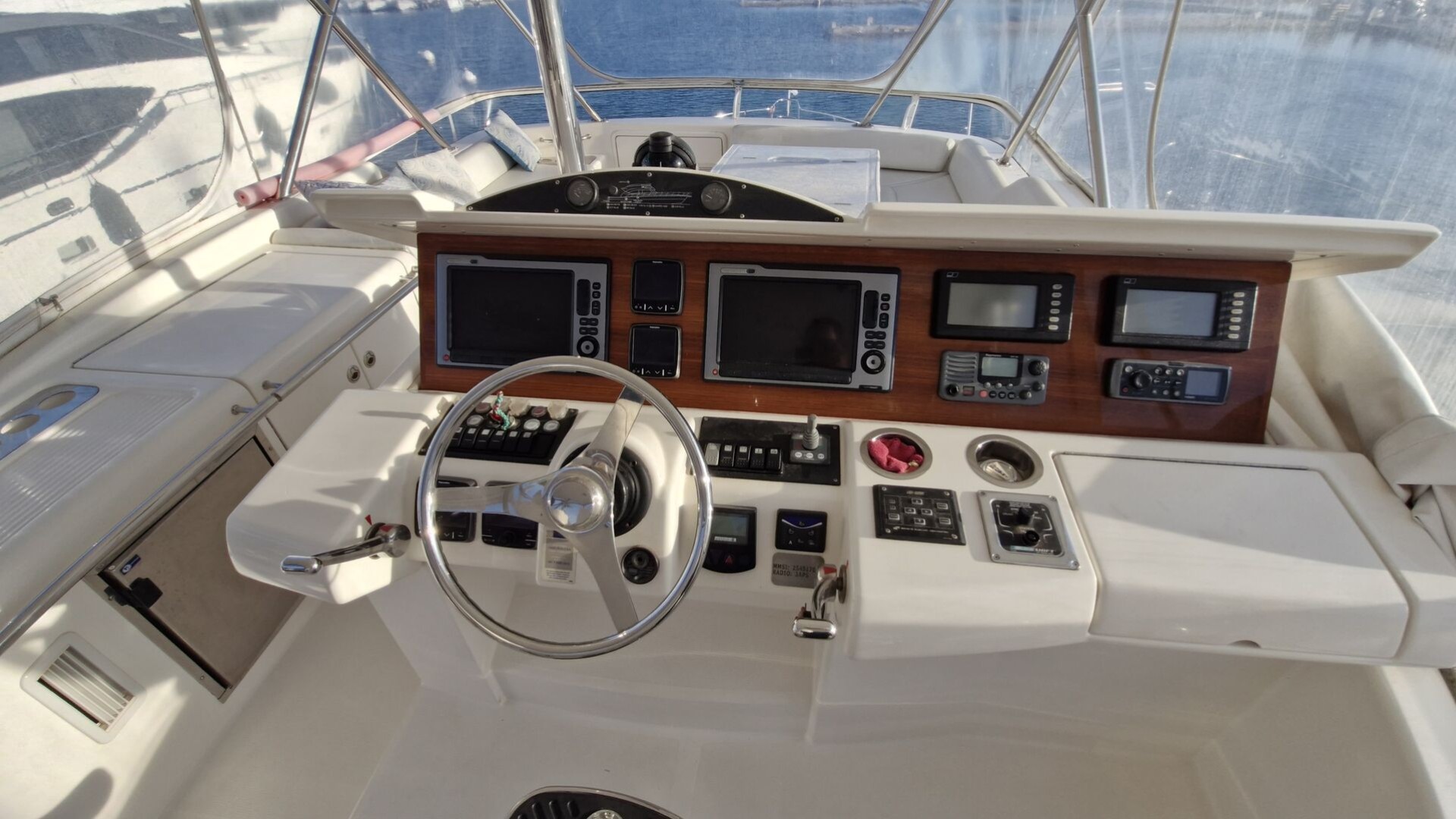 RIVIERA MARINE - 58 FLY à vendre