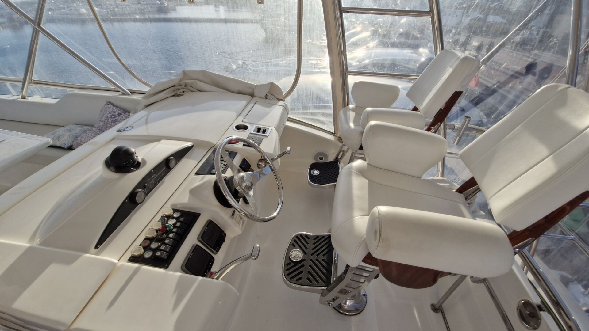 RIVIERA MARINE - 58 FLY à vendre