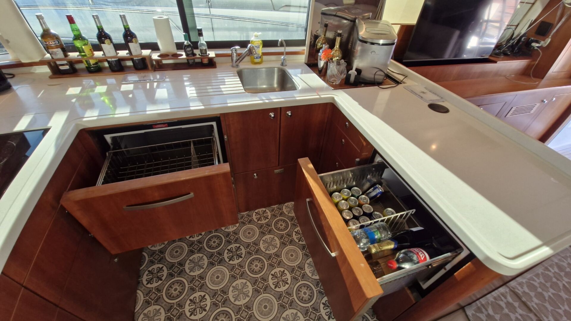 RIVIERA MARINE - 58 FLY à vendre