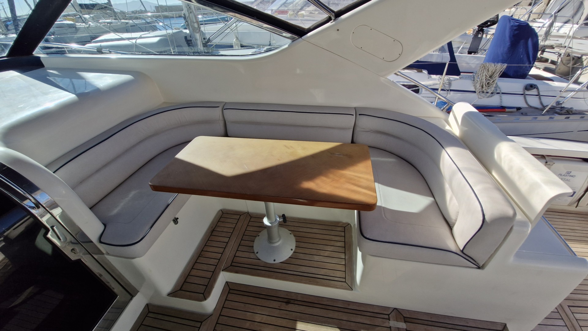 UNIESSE - 42 à vendre