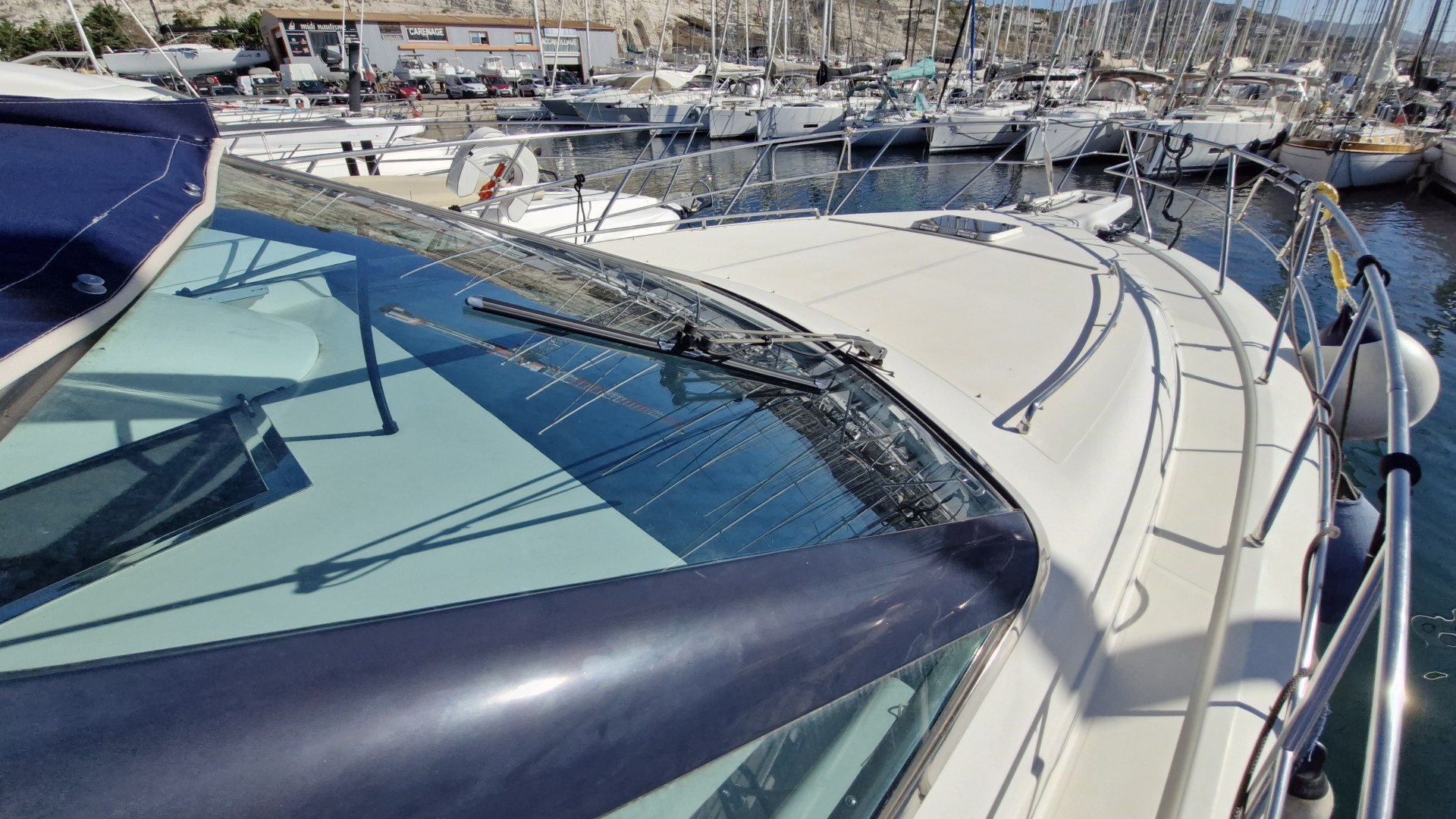 UNIESSE - 42 à vendre