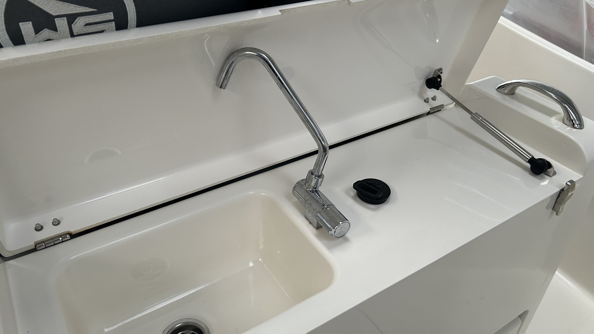 WHITE SHARK - 240 SC à vendre