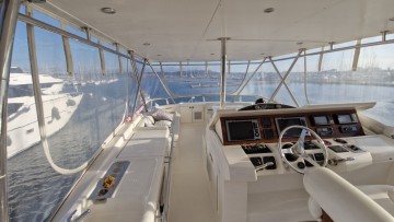 RIVIERA MARINE - 58 FLY à vendre