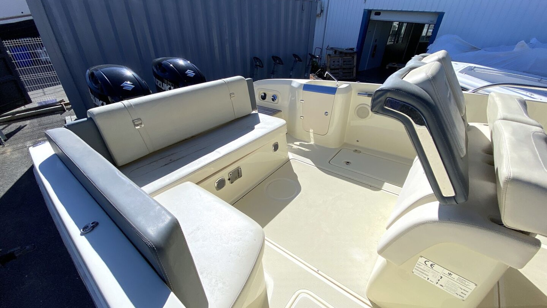 INVICTUS - 270 CX à vendre