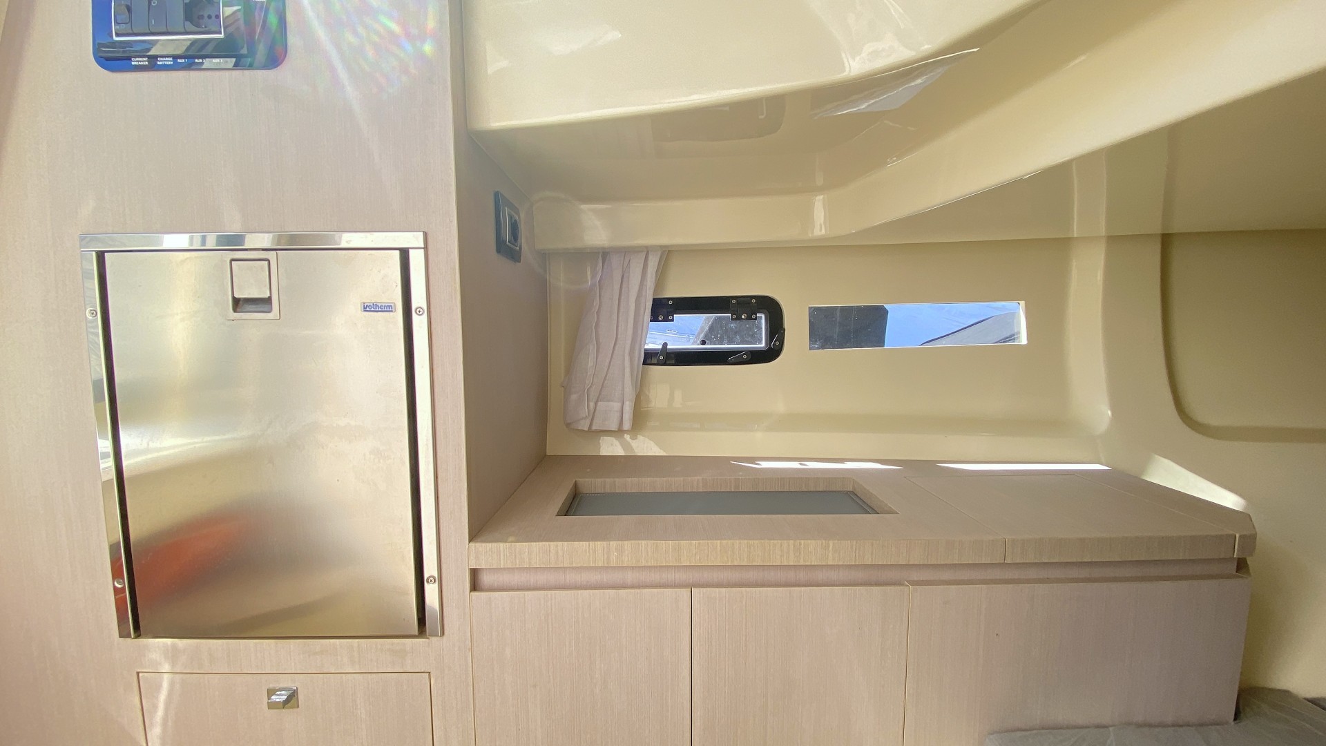 INVICTUS - 270 CX à vendre