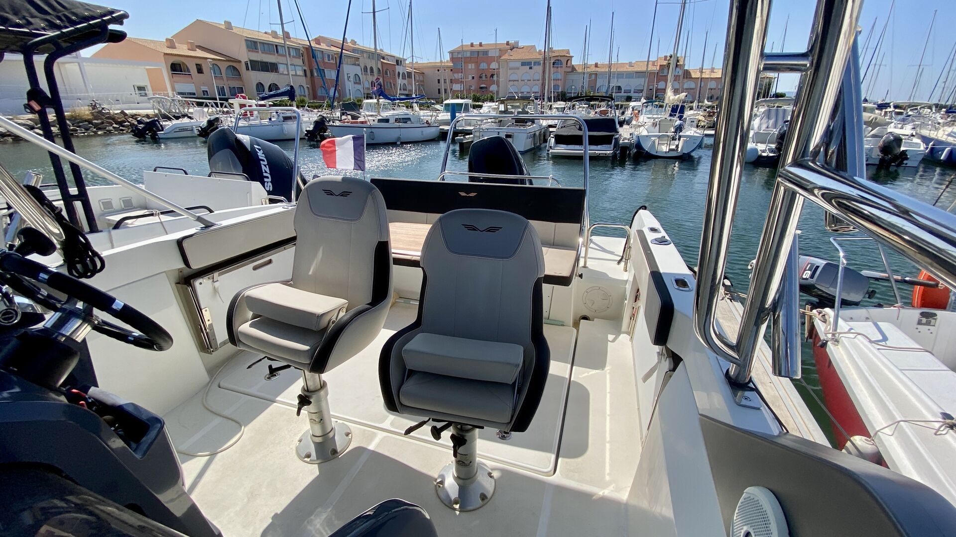 BENETEAU - FLYER 7.7 SUNDECK à vendre