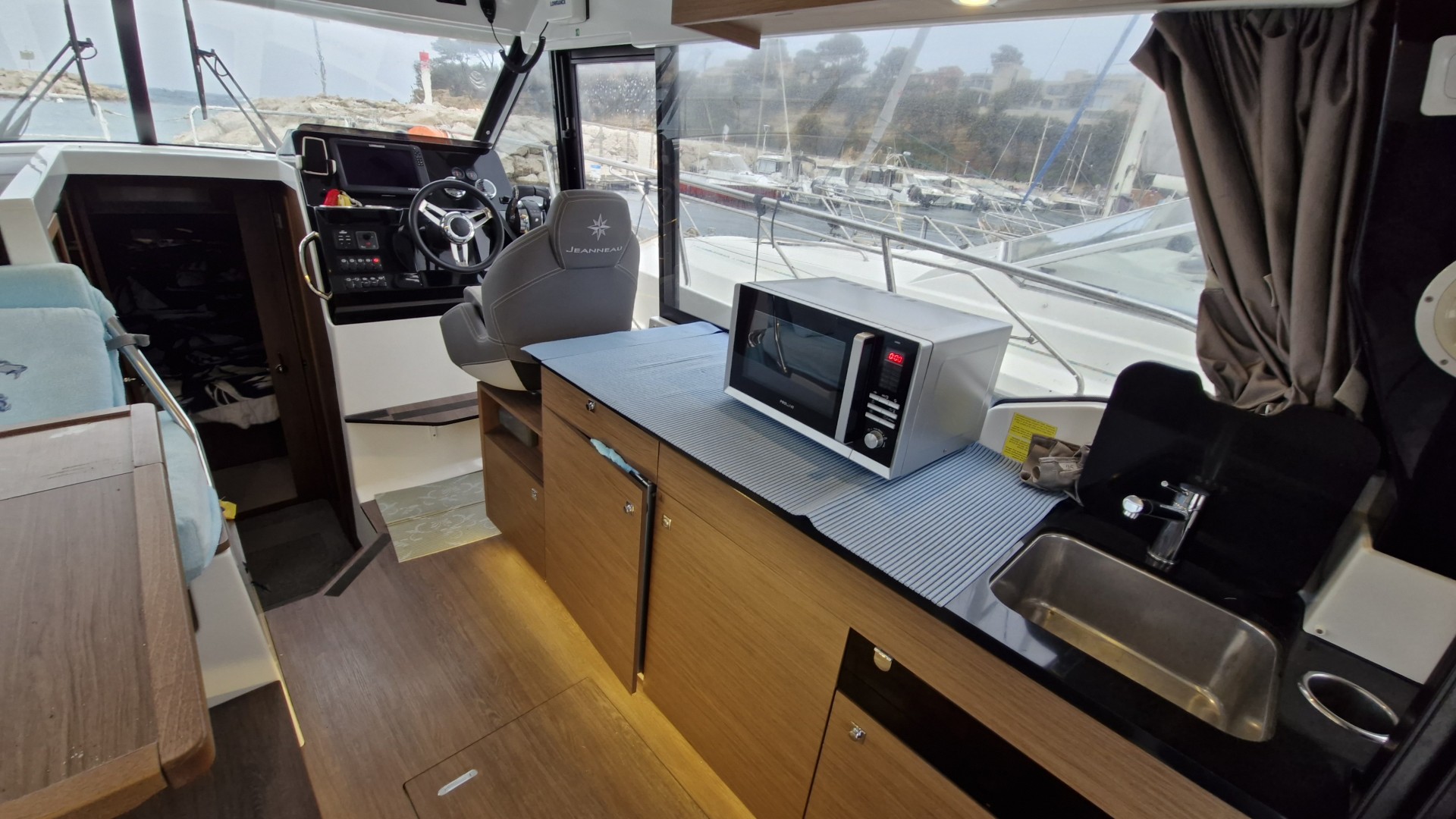 JEANNEAU - MERRY FISHER 10.95 à vendre