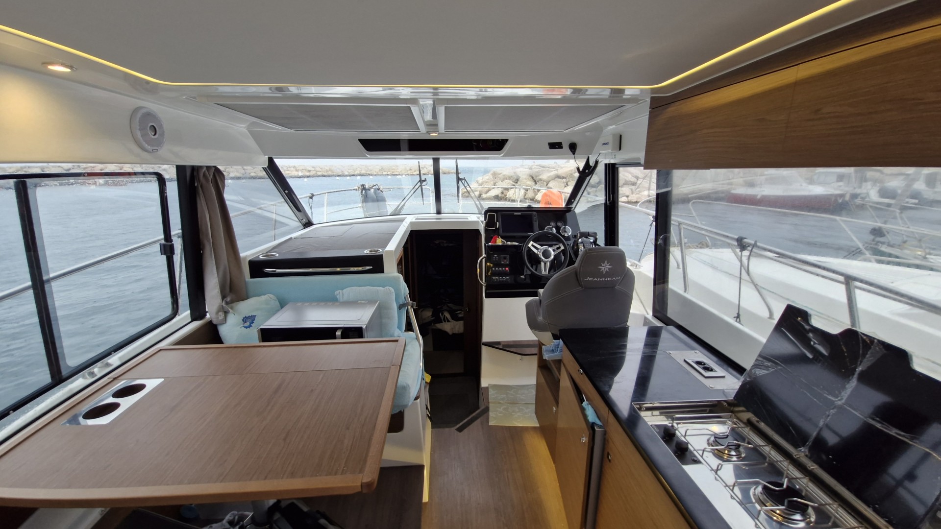 JEANNEAU - MERRY FISHER 10.95 à vendre